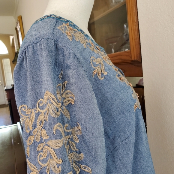 NWT- J.Jill Blue Tunic w/ Tan Beading!!๐๐๐ - Picture 2 of 10